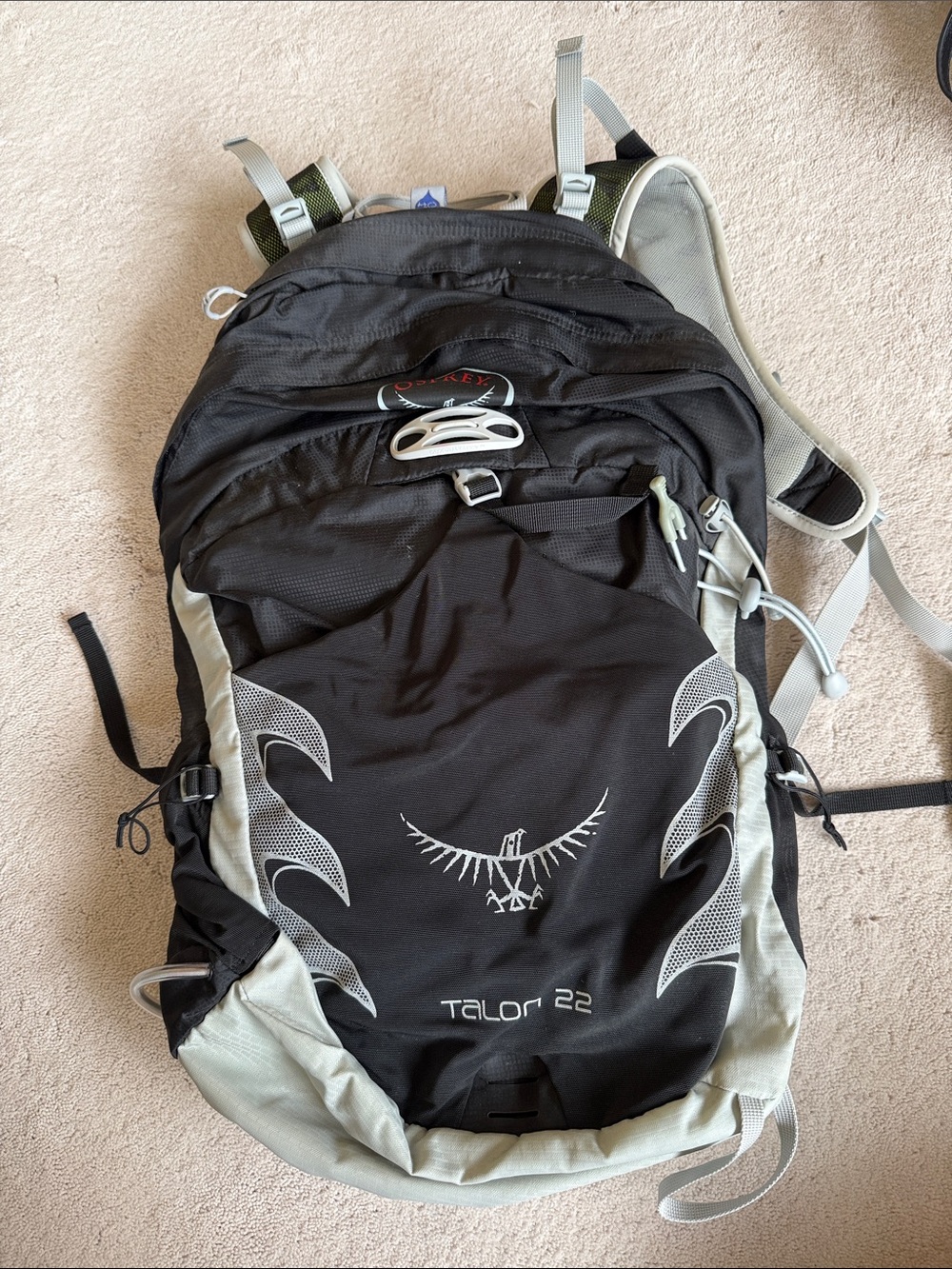 OSPREY Black and Light Gray Talon 22 Backpack